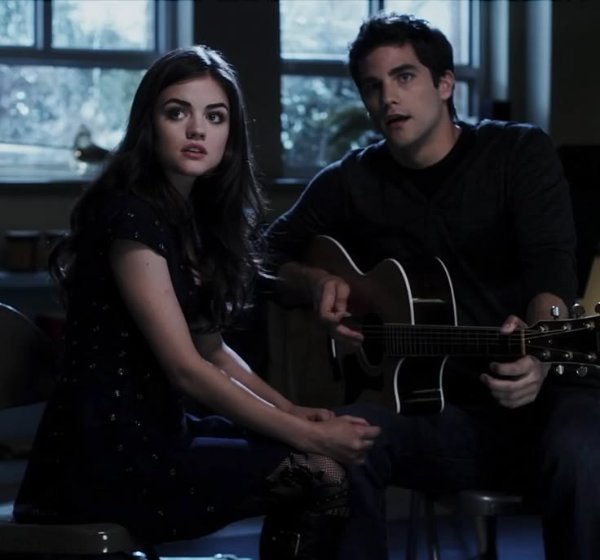 noel & aria - pll
