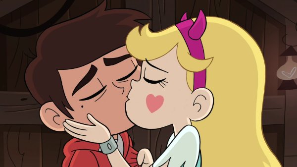 S4E34_Star_and_Marco_share_a_passionate_kiss