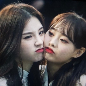 HeeChuu (Heejin/Chuu)