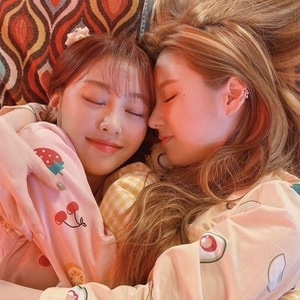 HeeVes (Heejin/Yves)