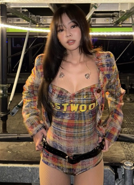 Deadline solo look two
