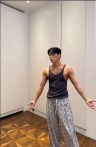 koca bicepsini deli gönlüme