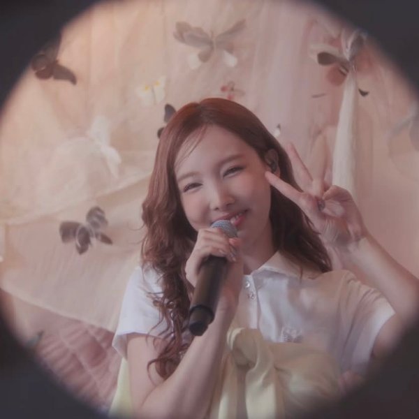 BUTTERFLIES (NAYEON)