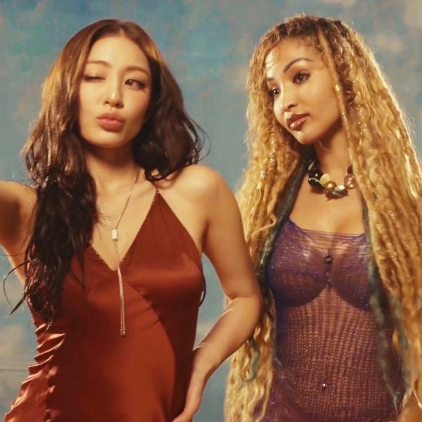 DISTANT LOVER (JIHYO WITH SHENSEEA AND FANDOM)
