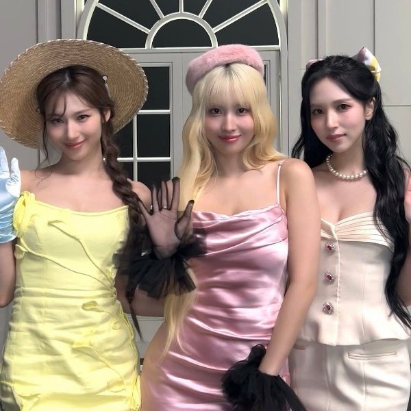 NEW LOOK (MISAMO)