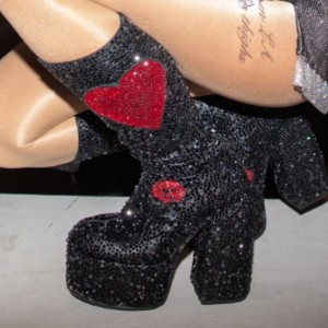 Black - Red Closed Heart with Kiss