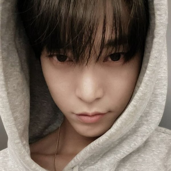 Doyoung top