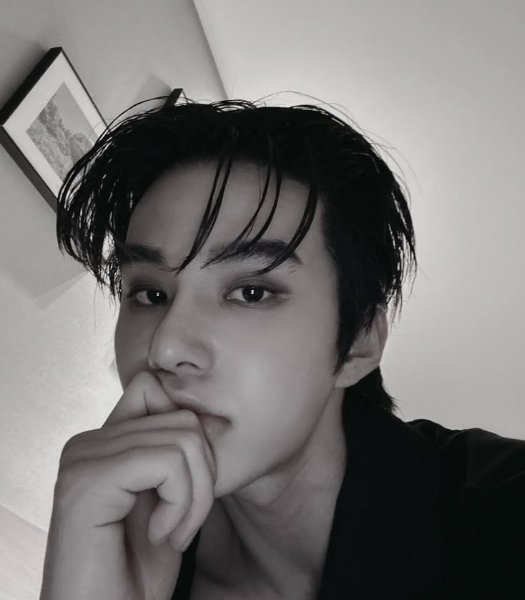 Jungwoo top