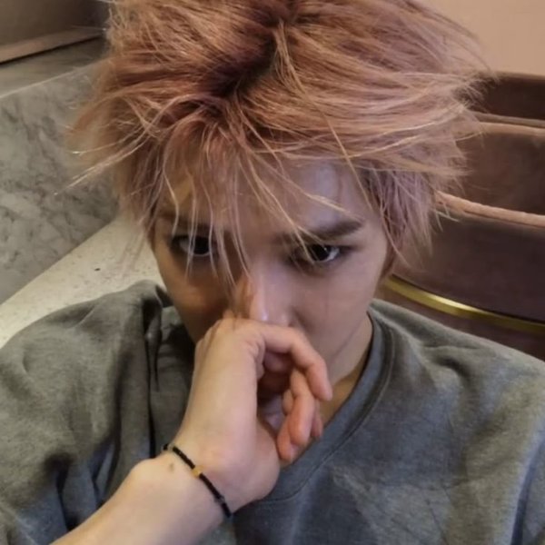 Taeyong top
