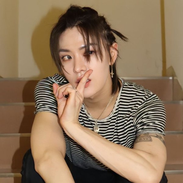 Yuta top