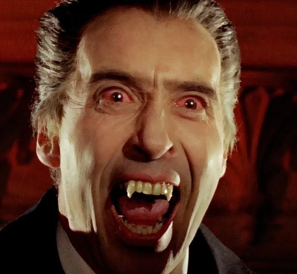 Dracula (Christopher Lee)