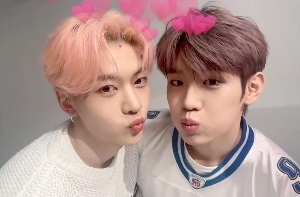 pink & purple selca