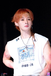 OrangeKnow with rat tail