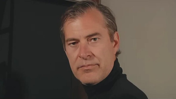 S1E1 Mike: Mike is hired to shoot an acting reel