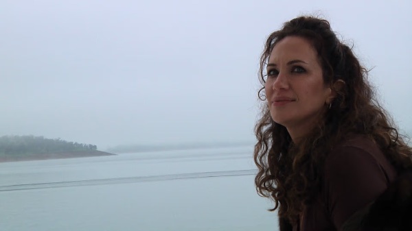 S3E1 Crystal: Crystal agrees to help a washed up rockstar regain relevancy