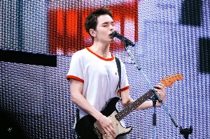 red collar shirt