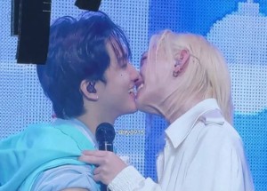 Changlix's Pepero kiss