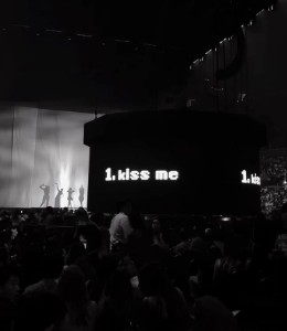 kiss me