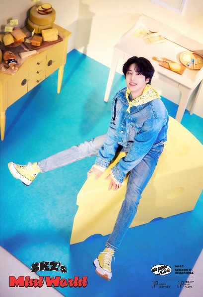 2023 Season's Greetings: SKZ'S Mini World
