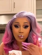 Cardi B 👧