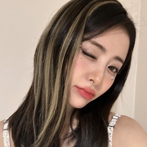 blonde streaks