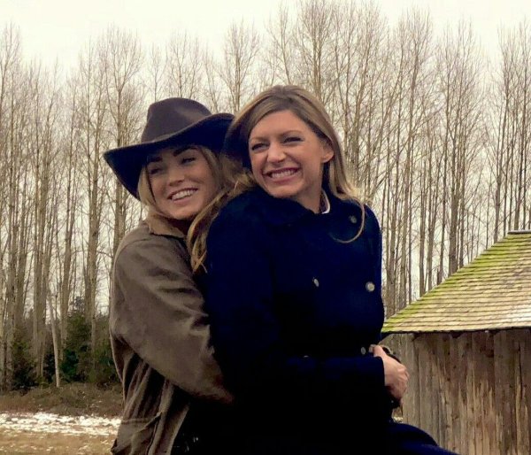 ava & sara - lot