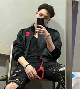 heart handcuffs chan