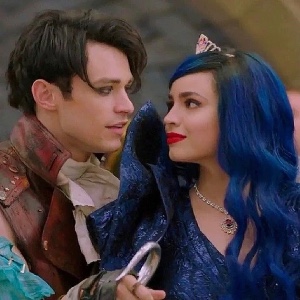 Harry x Evie