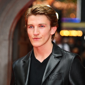 Ewan Mitchell