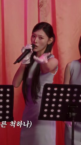 BACKUP SINGER 3 (MAY)