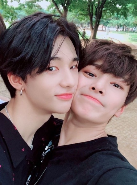 cheek selca