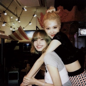 ChaeLisa (Rosé/Lisa)