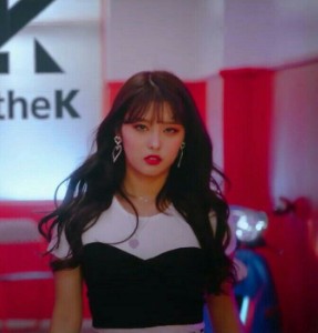 I'm so Hot (Momoland)