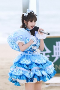 李艺彤