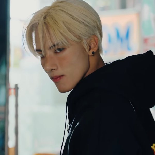 Roar Blonde