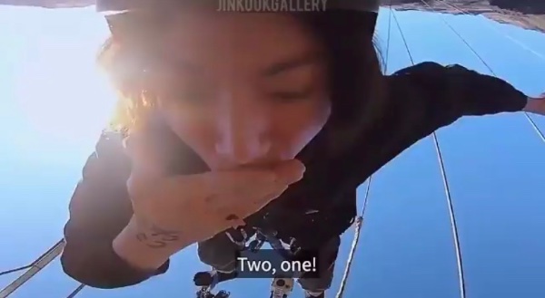 bungee jump kiss