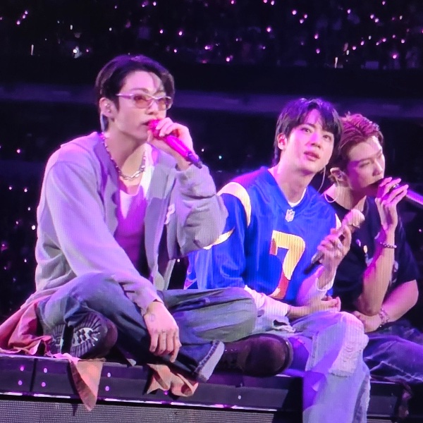 singing “please” in each others mics