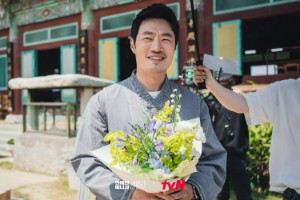 Lee Hee-Jun (Behind Every Star)