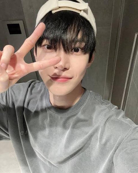 doyoung (nct u, nct 127)