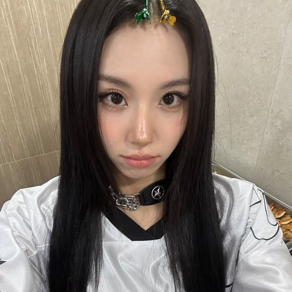 chaeyoung straight