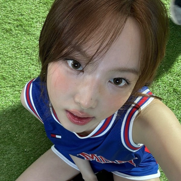 nayeon straight