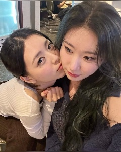 Yuchae 有彩花  (Chaeryeong x Yuna)