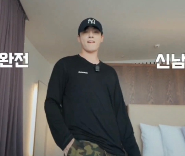 ‘i will share a hotel bed with jimin again’ while wiggling
