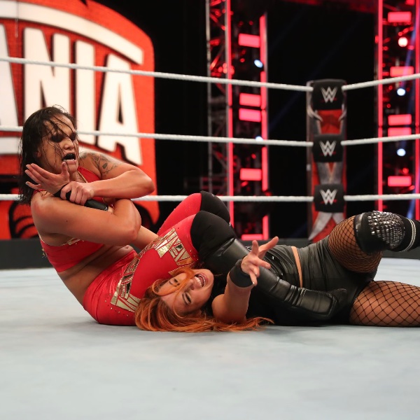 Becky Lynch vs Shayna Baszler - WM 36