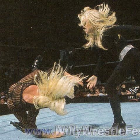 Terri Runnels vs The Kat - WM 2000
