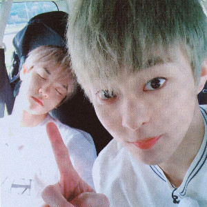 XiuBaek (Xiumin, Baekhyun)
