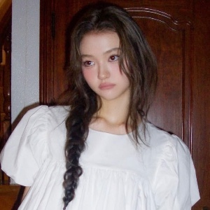 Ella (Meovv)