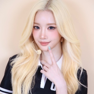 Yooyeon (TripleS)