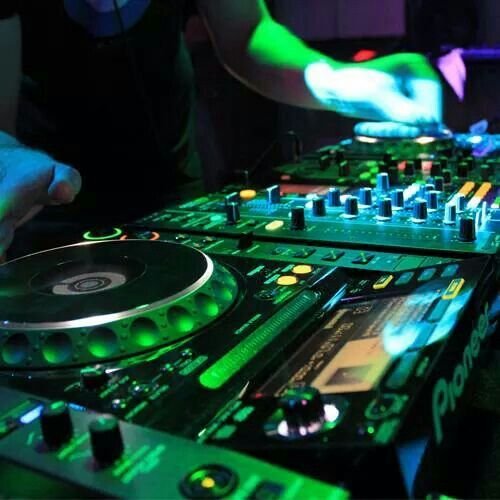 DJ