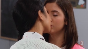 Zoe vs Esme
